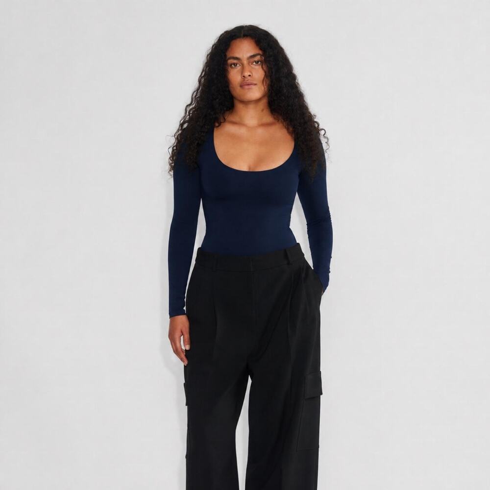 Aritzia babaton long sleeve scoop